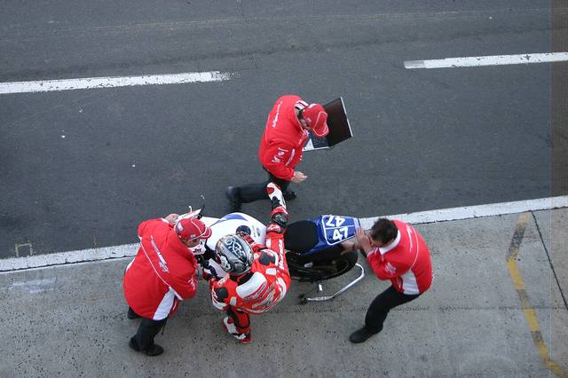 MotoGP战术解析：节奏与空间如何决定走势（产业未来视角）